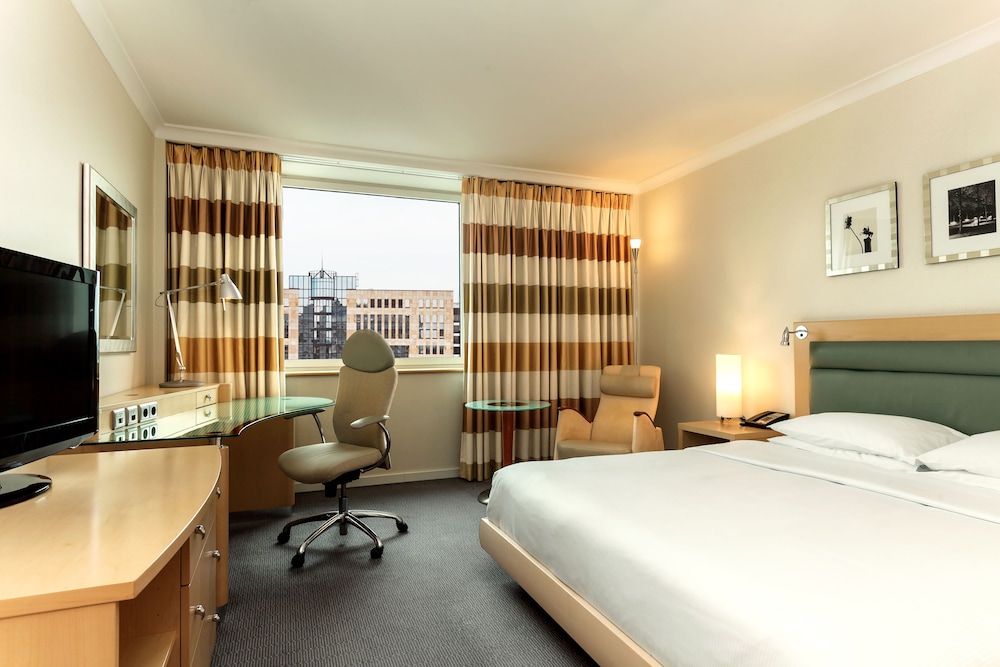 Executive Room, 1 Queen Bed, Club Lounge Access