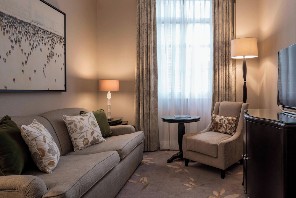 Superior Suite, 1 Bedroom thumbnail 6