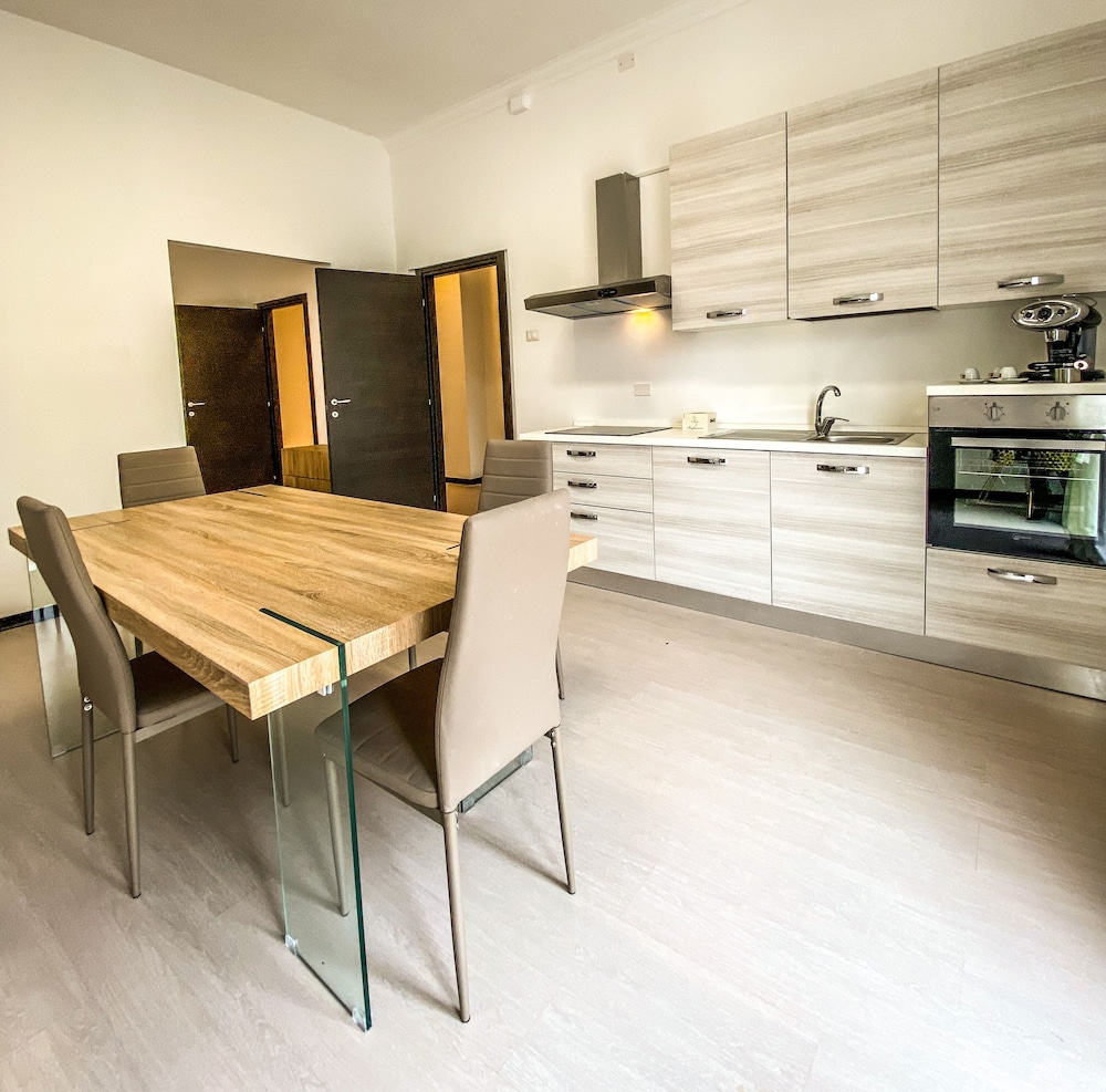 Apartment photo 2