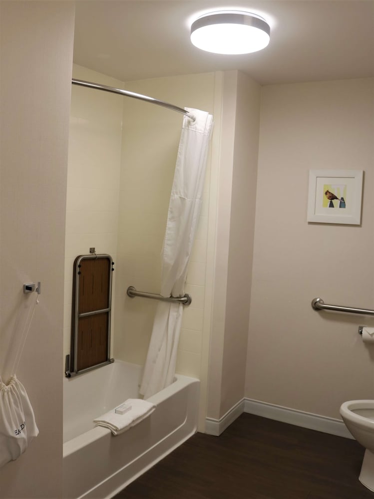 Room, 2 Queen Beds, Accessible, Non Smoking photo 2