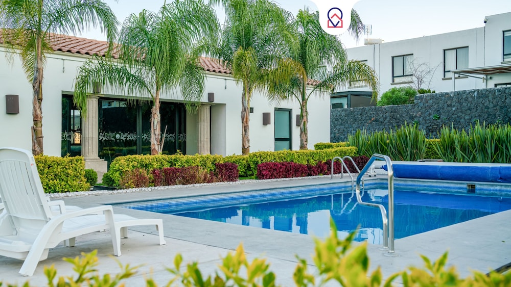Superior House, Patio