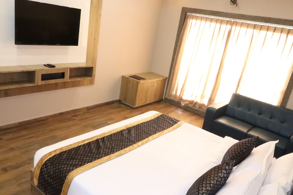 Superior Double Room, Balcony, Garden View