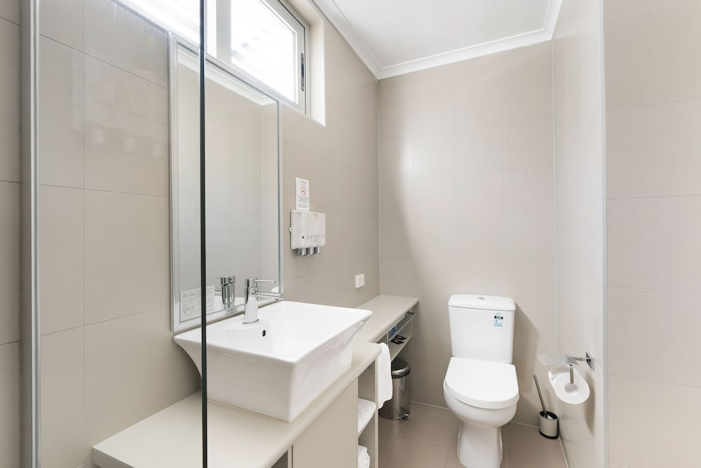 Room, 1 King Bed, Kitchenette photo 3