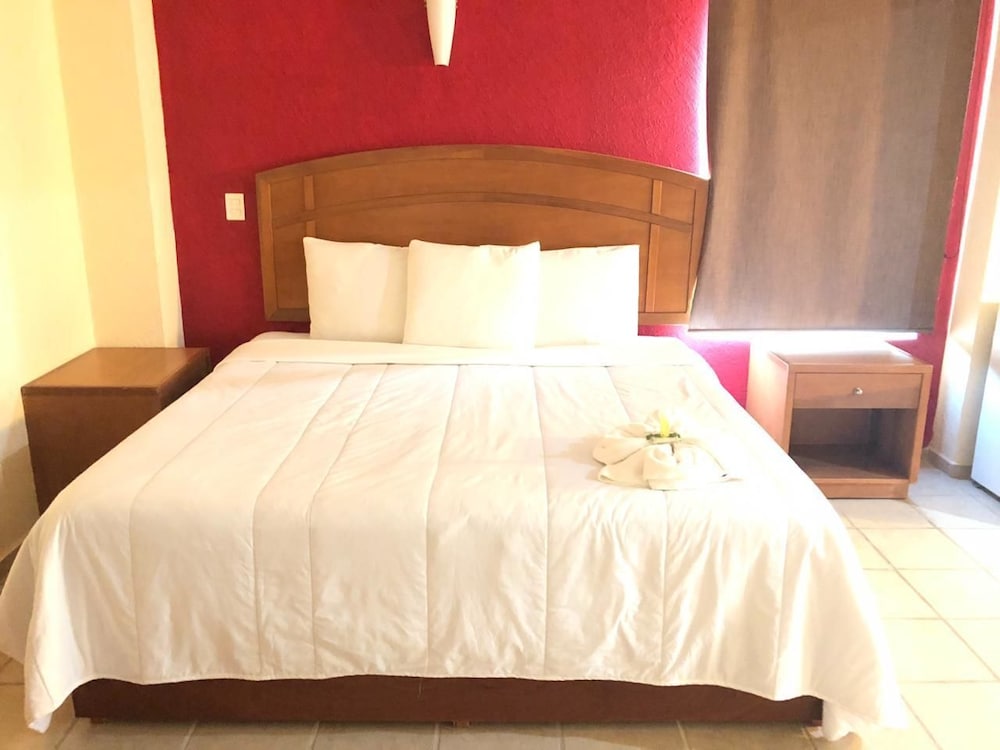 Room, 1 King Bed, Non Smoking photo 2