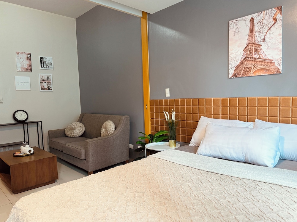 City Double Room, Pool Access, City View photo 2