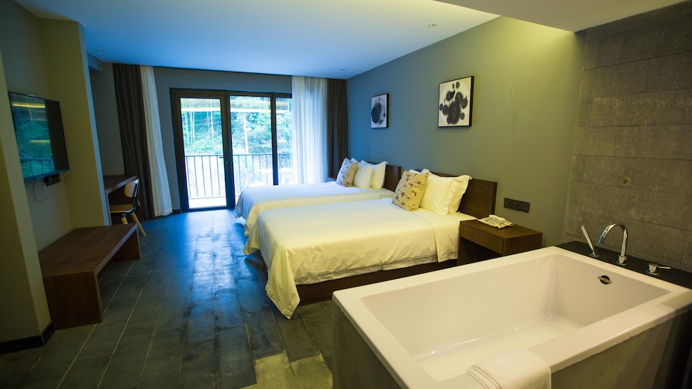 3 Bedrooms Suite photo 2