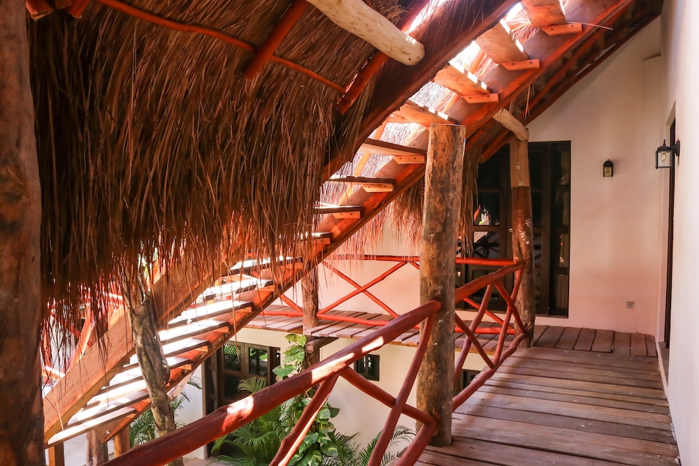Suite, 1 King Bed, Garden View - Photo 13