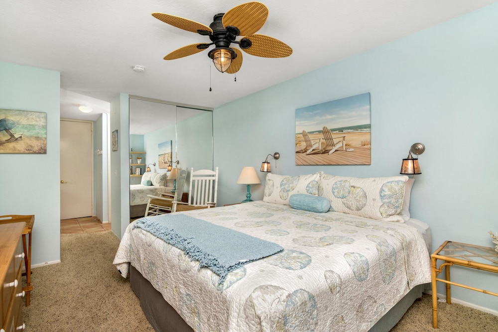 House, 1 King Bed with Sofa bed (Paradise Found) photo 1