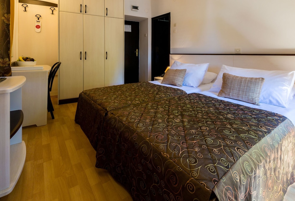 Standard Double or Twin Room photo 3