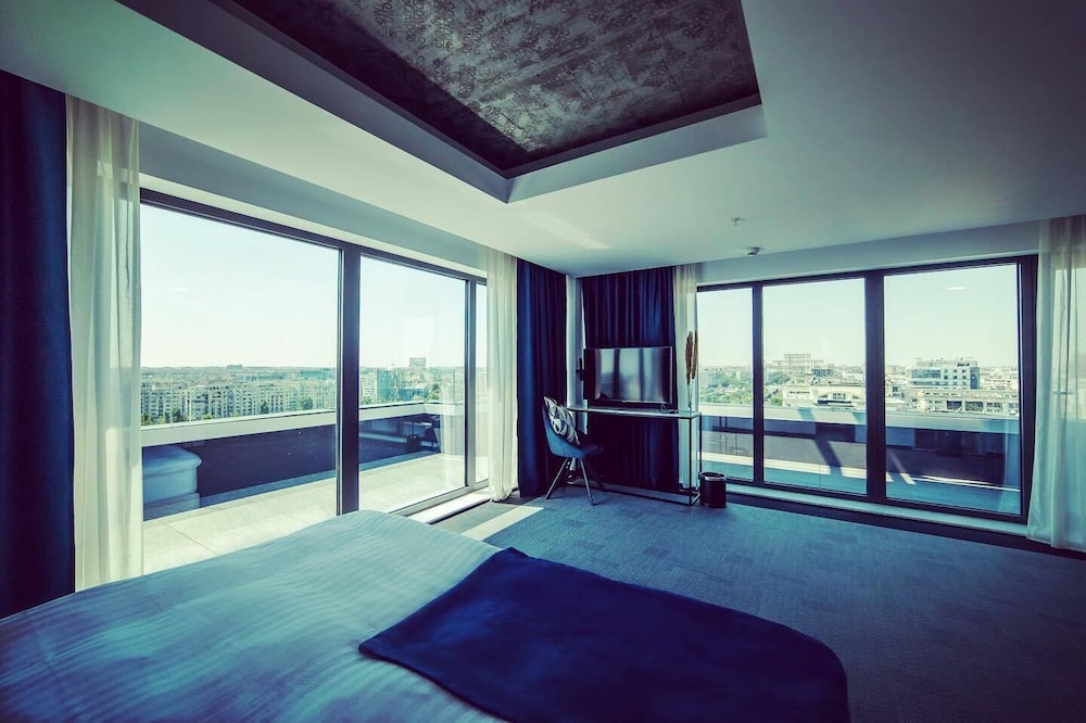 Executive Double Room (with Balcony) - Photo 1