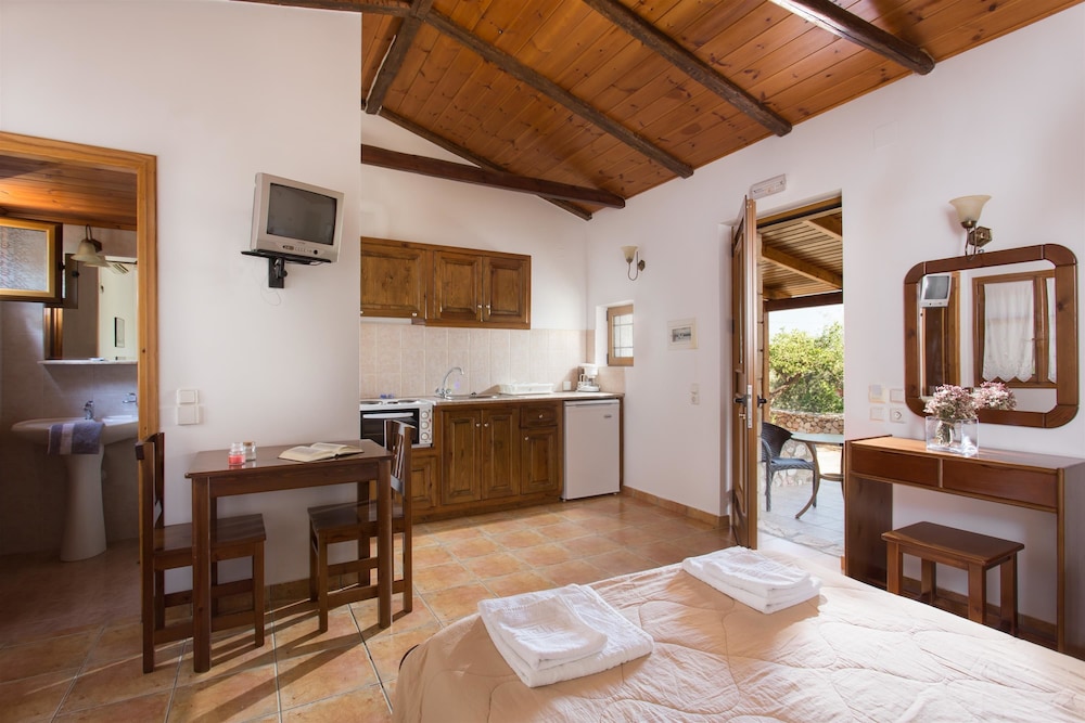 Triple Room, Kitchenette, Courtyard Area photo 1