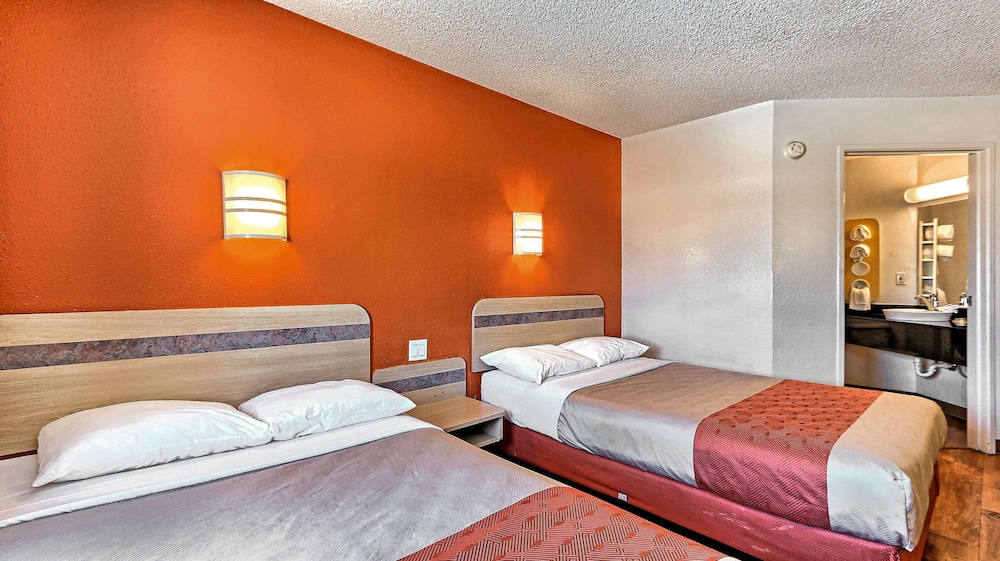 Standard Room, 2 Double Beds, Non Smoking