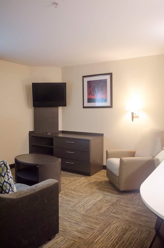 Suite, 1 Queen Bed, Accessible (Communications Accessible) - Photo 5