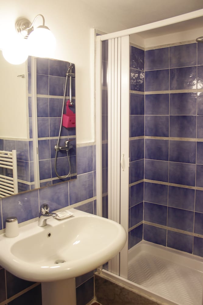 Double Room - Photo 16