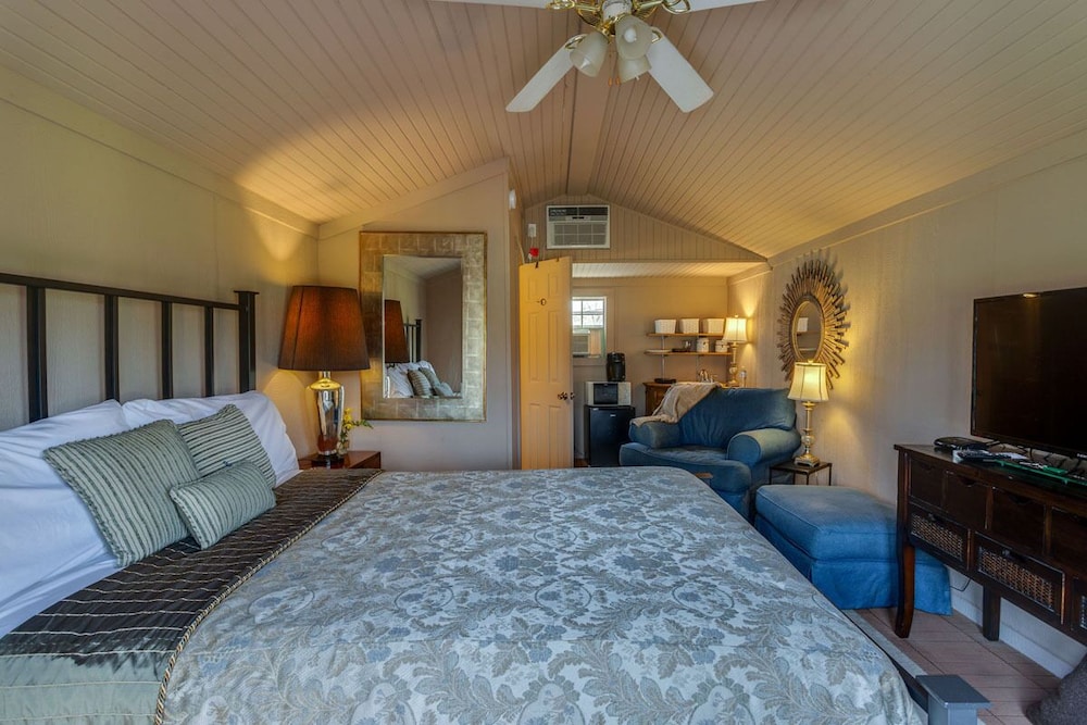 Standard Cabin photo 1