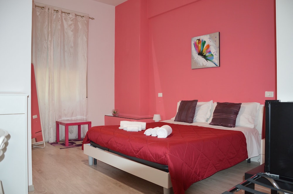 Grand Double Room, 1 Bedroom, Private Bathroom, City View photo 3