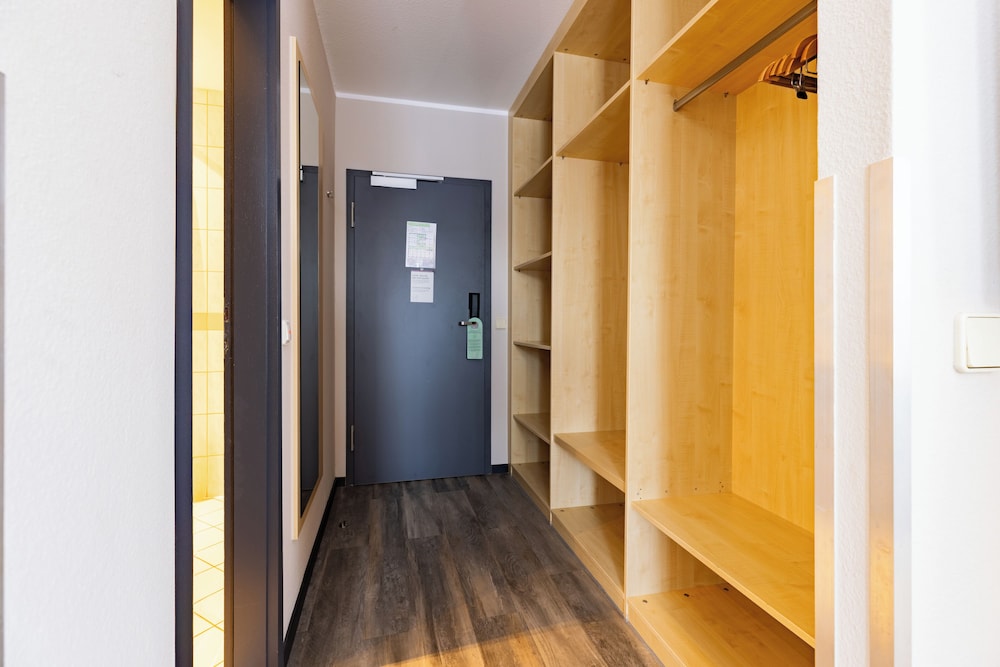Standard Room, 2 Twin Beds - Photo 6