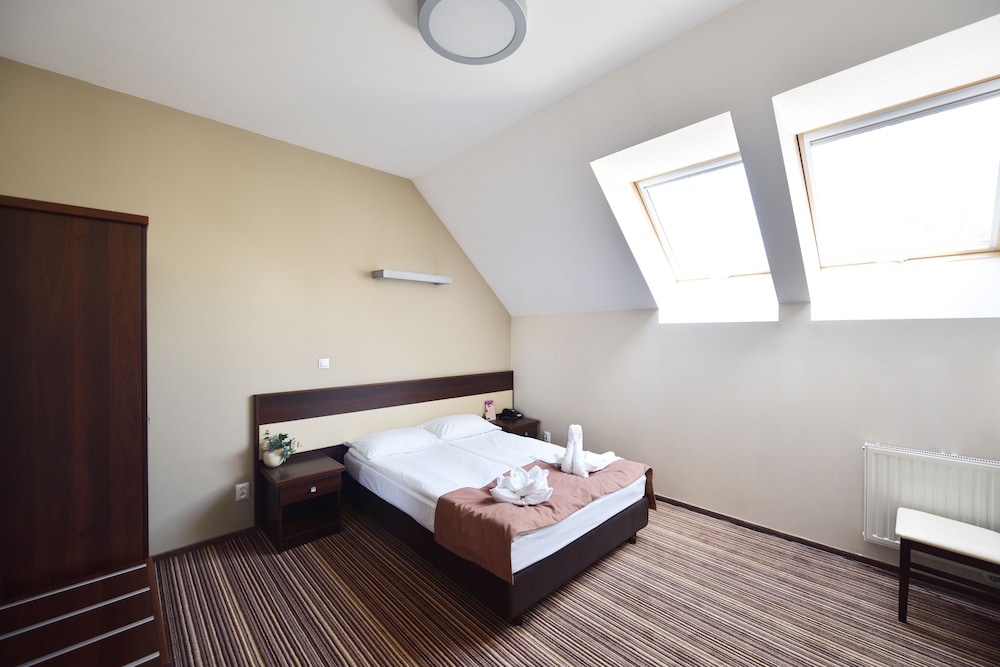 Basic Double or Twin Room photo 3