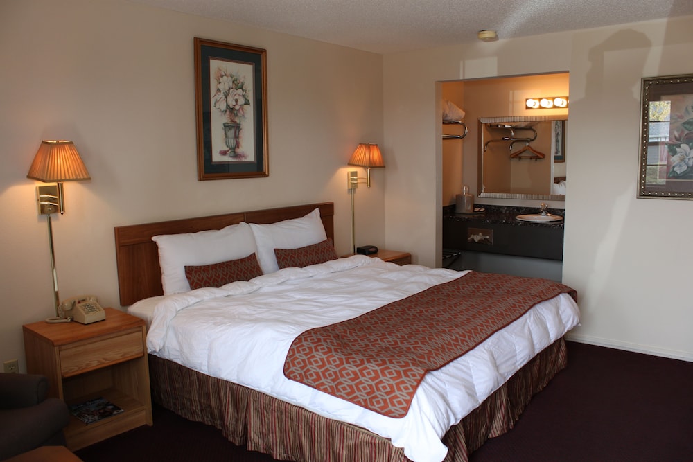 Standard Room, 1 King Bed photo 1