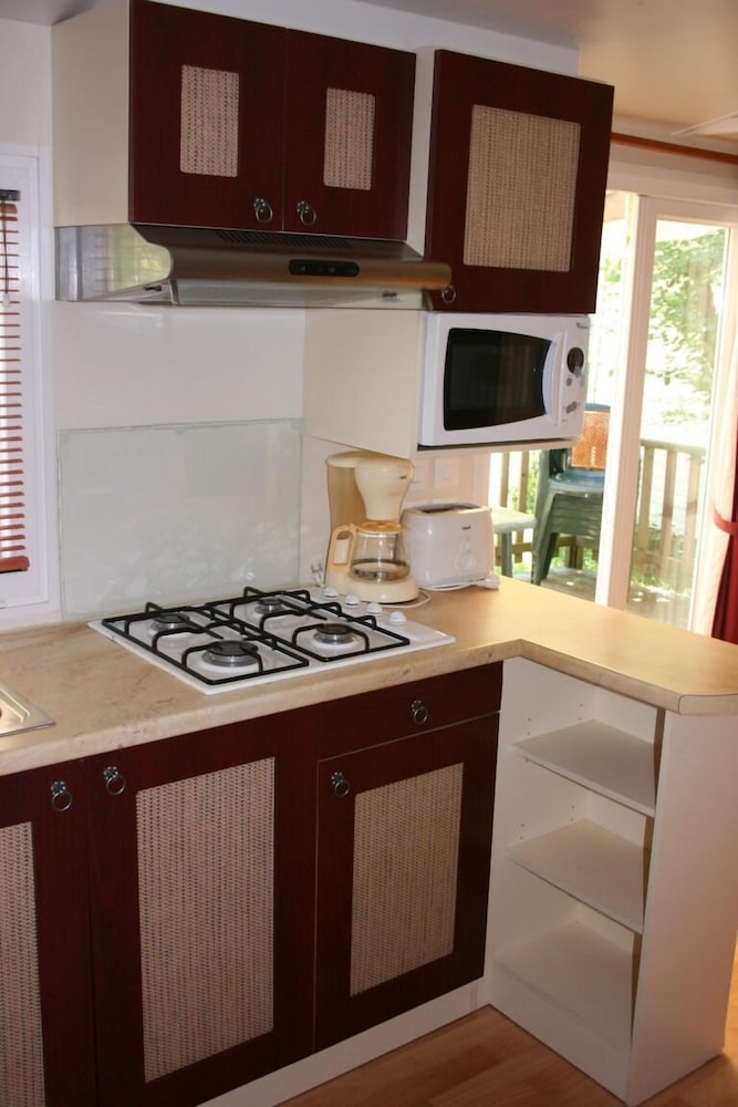 Mobile Home, 2 Bedrooms photo 2