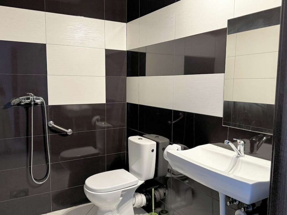 Basic Triple Room, Private Bathroom, Ground Floor photo 3