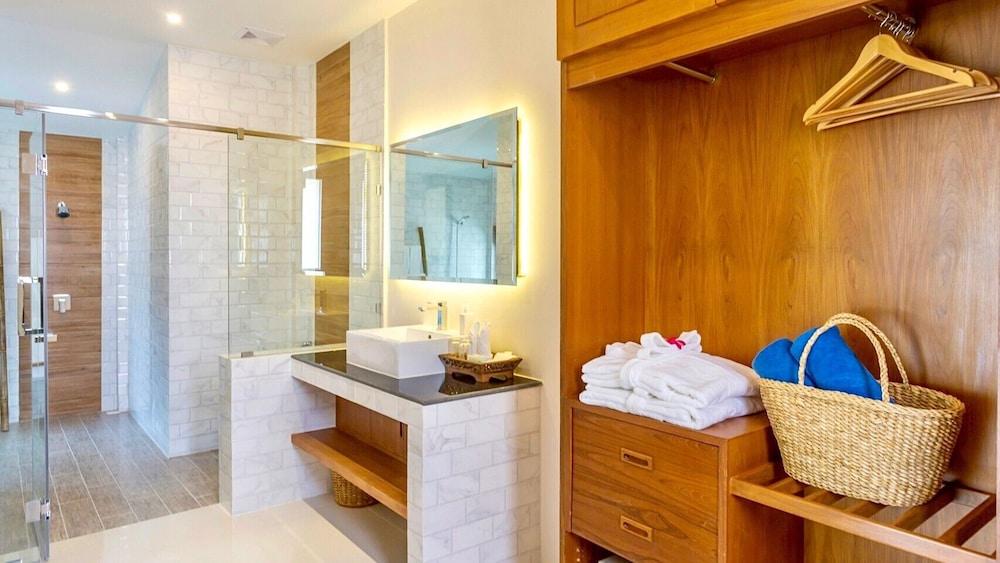 Aura Premier Room photo 3