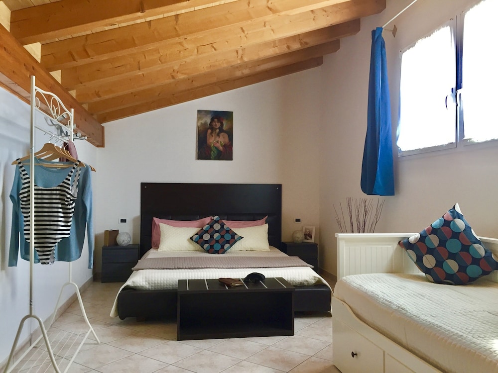 Classic Triple Room - Photo 2