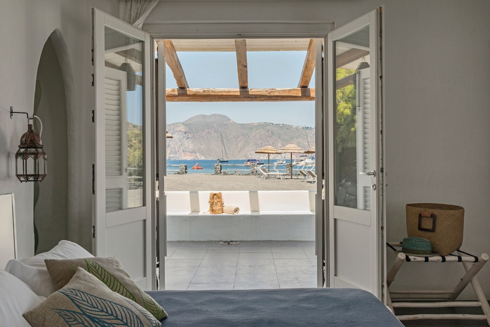 Classic Triple Room, Patio