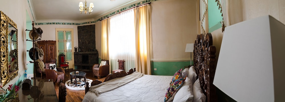 Superior Suite, 1 King Bed photo 2