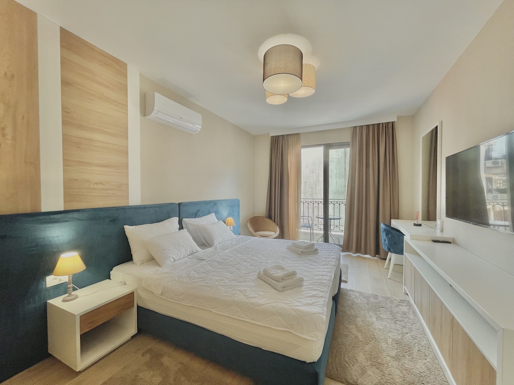 Basic Double or Twin Room - Photo 11