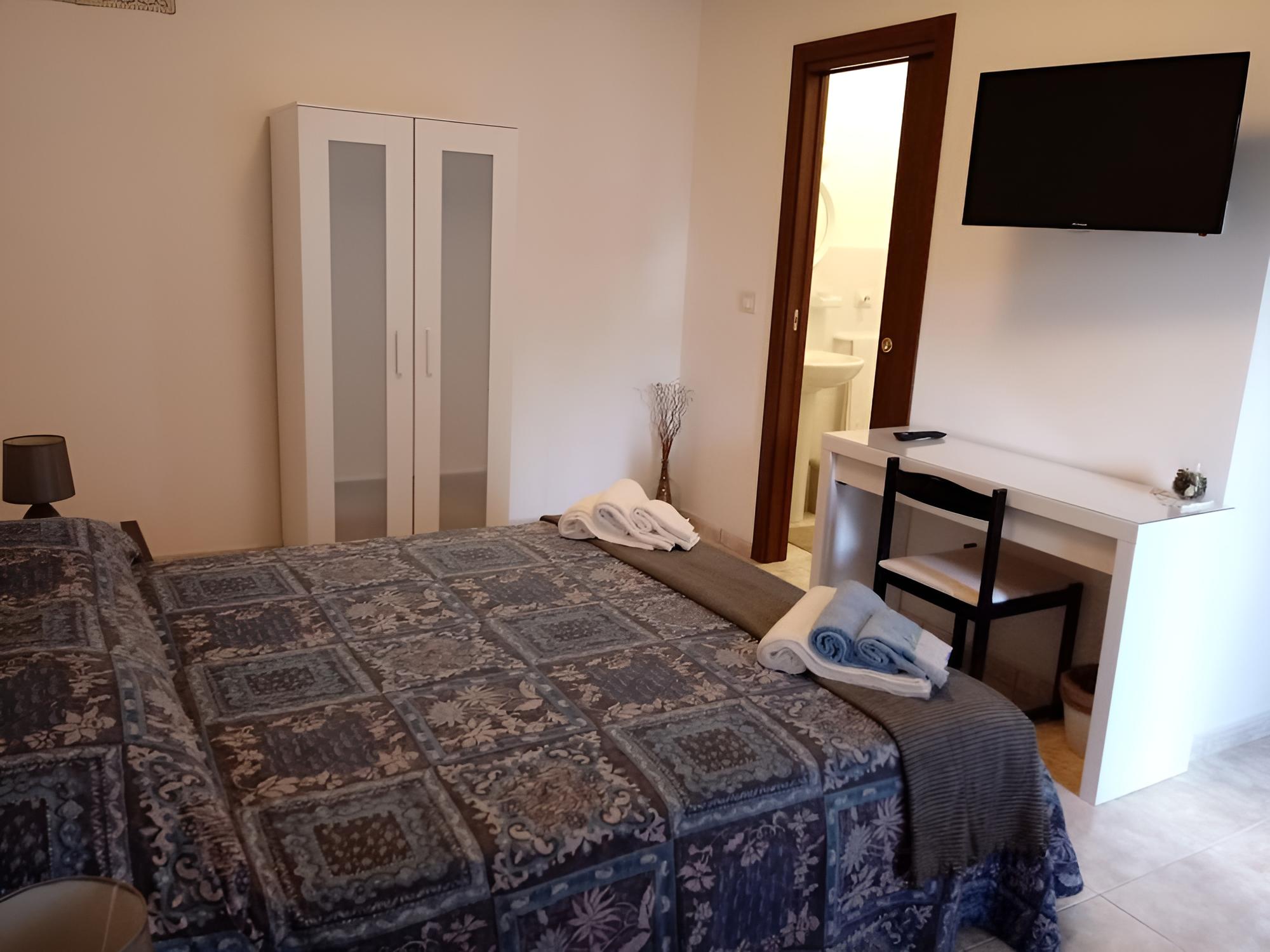 Double Room - Photo 2