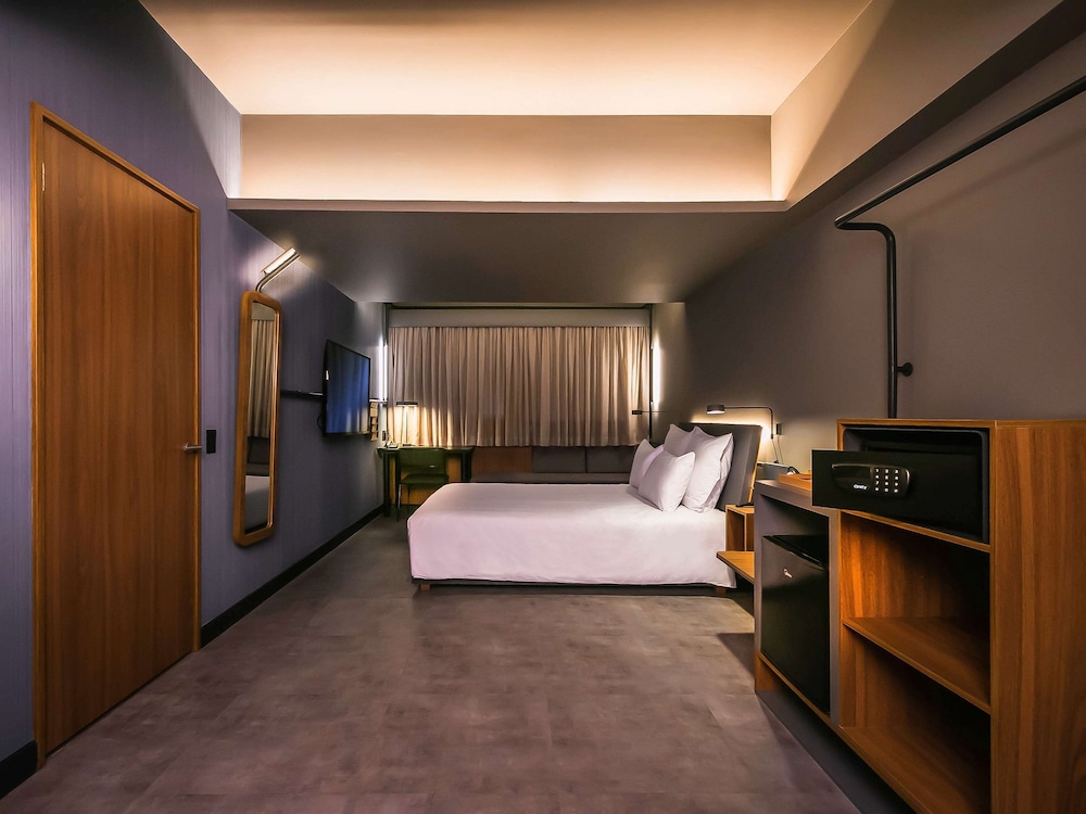 Standard Apartment, 1 Queen Bed, Accessible (Accessible) - Photo 5