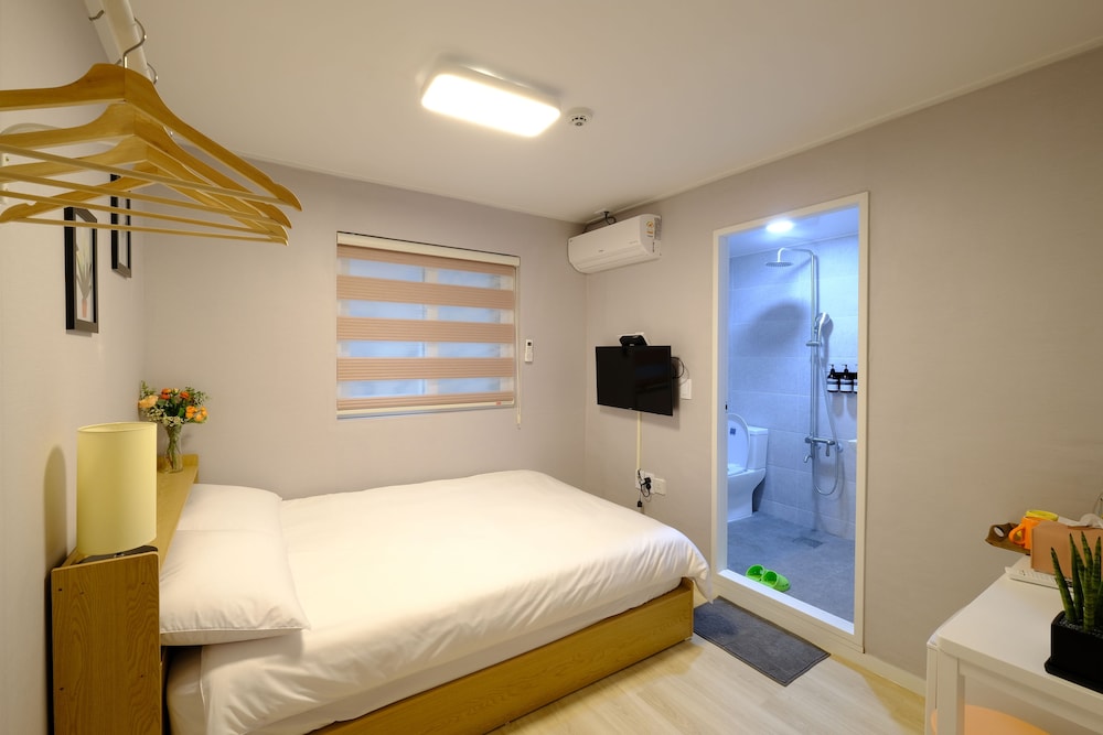 Double Room - Photo 2