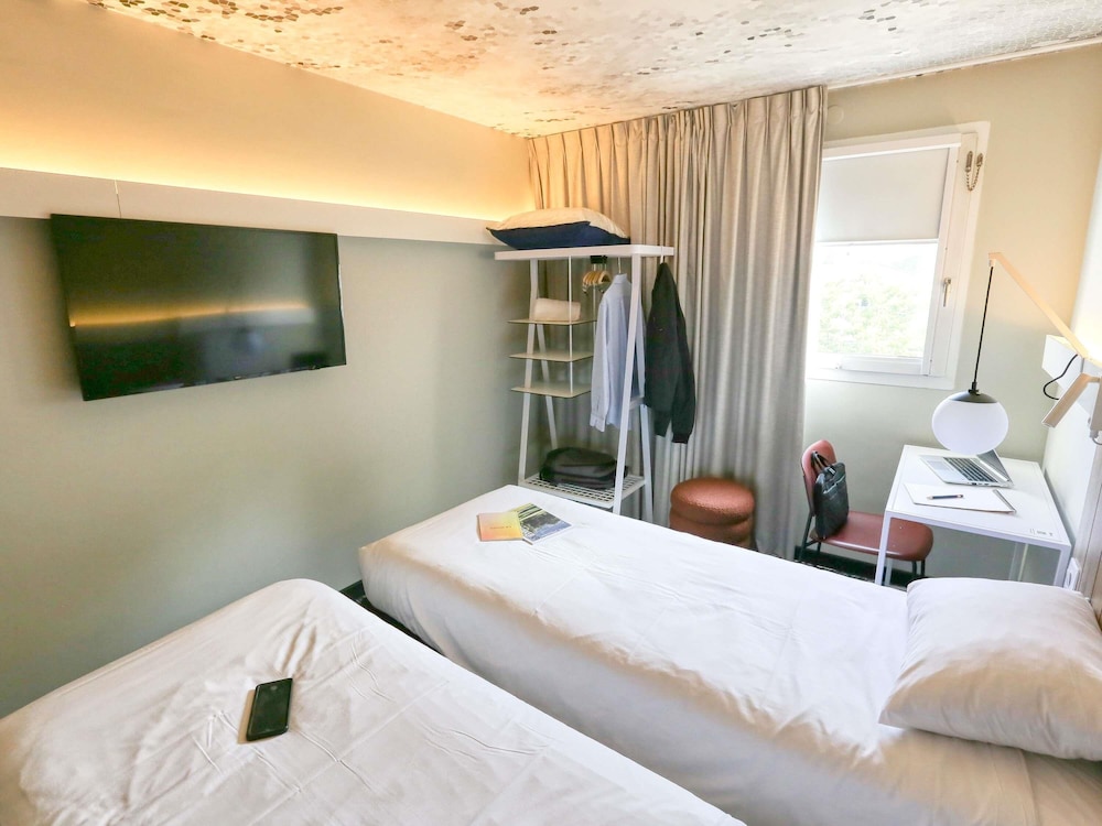 Standard Room, 2 Twin Beds - Photo 5