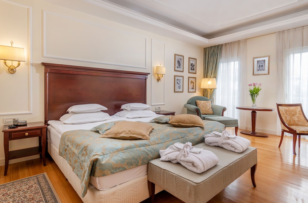 Deluxe Double or Twin Room, Balcony