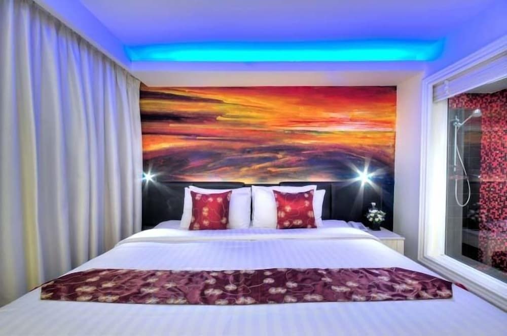 Superior Room, 1 King Bed photo 2