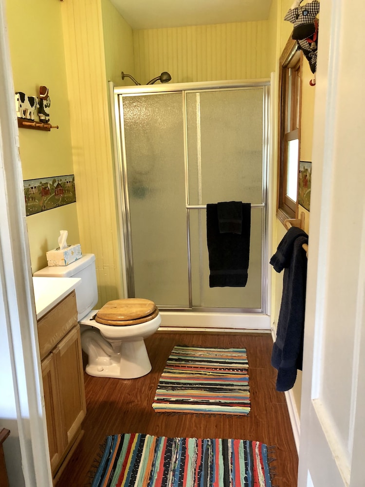 Comfort Room (Yellow) photo 3