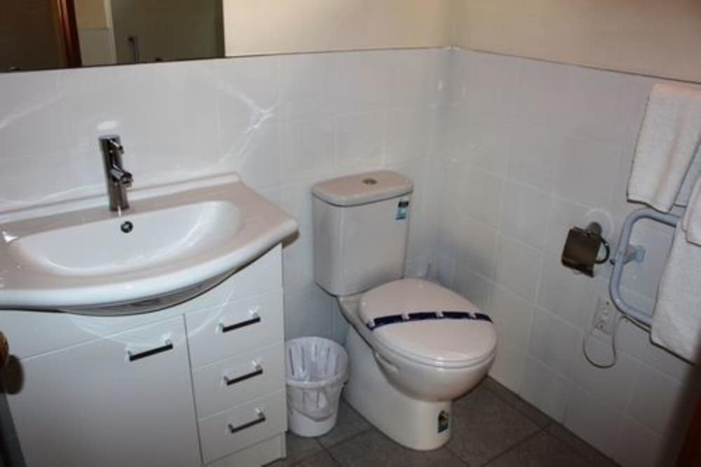 Sea View 1 Bedroom Suite, Ground Level (1 Double and 2 Single Beds) - Photo 8