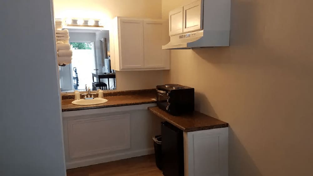 Comfort Room, 2 Double Beds, Kitchenette, Ground Floor photo 3