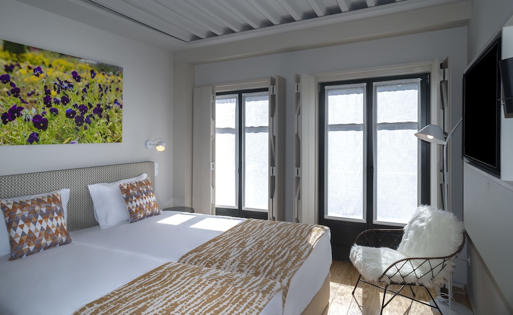 Double or Twin Room, City View (Varanda)