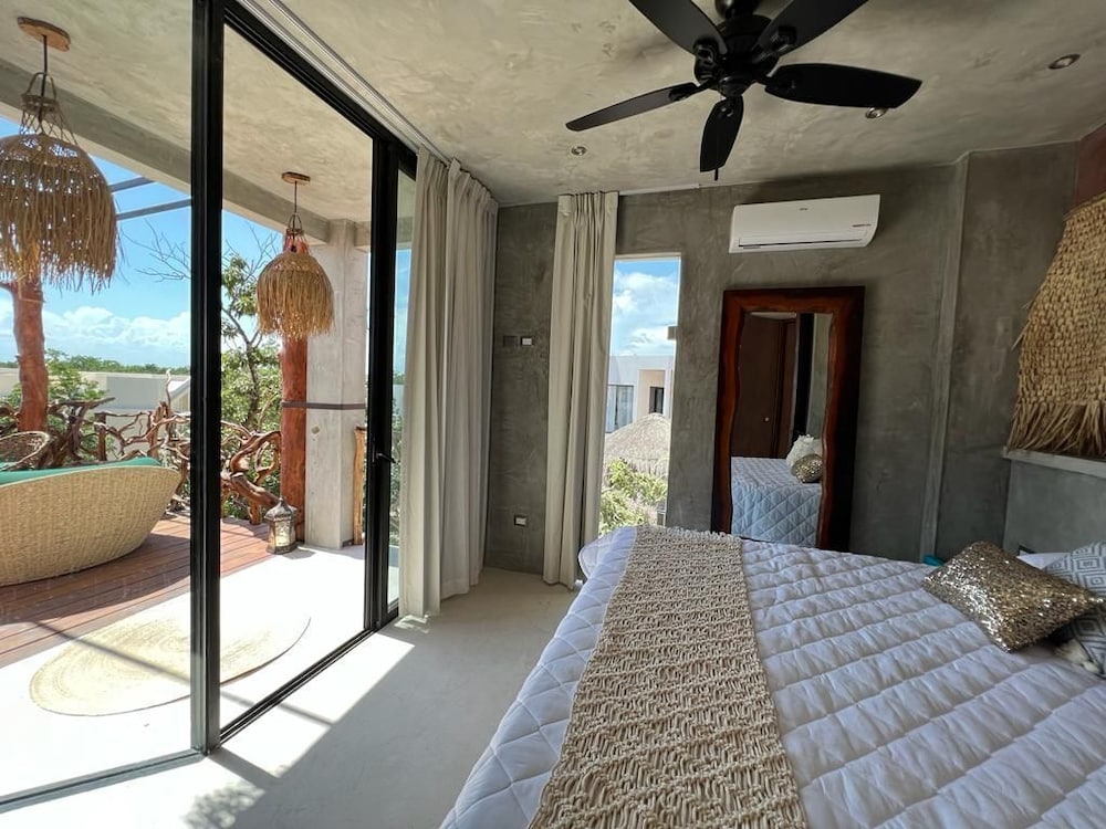 Private Deck & Tub Suite