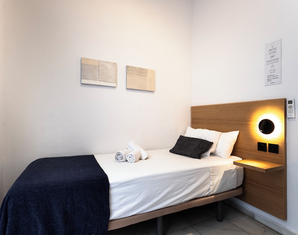 Standard Single Room, Shared Bathroom