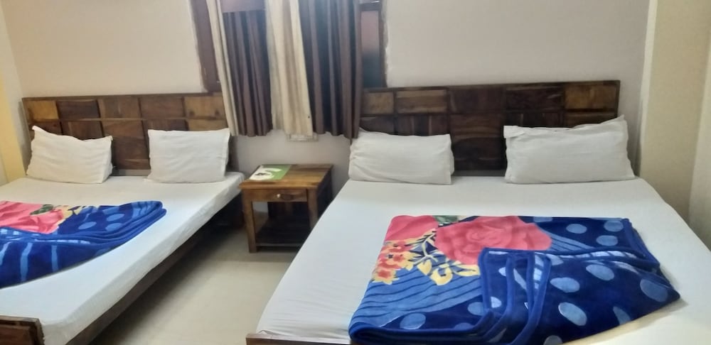 Deluxe Quadruple Room (Non Ac) photo 1