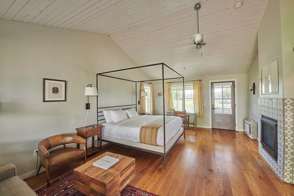 Deluxe Room, 1 King Bed