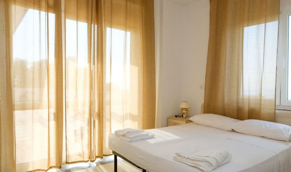 Comfort Double Room, Jetted Tub, Partial Sea View (1) photo 1