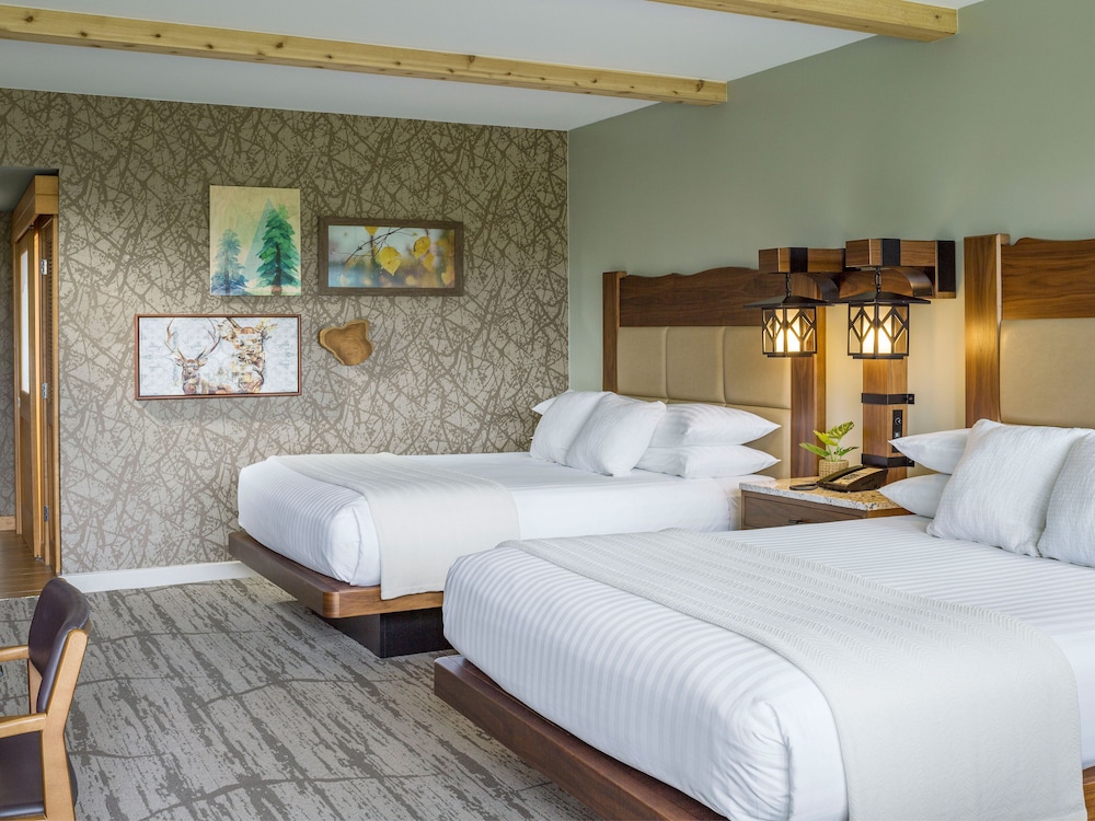 Deluxe Room, 2 Queen Beds, Courtyard View (Resort Standard Two Queen Room) - Photo 1