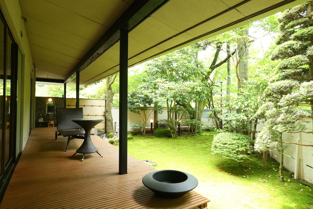 Special Japanese-Western-Style Room With Open-Air Bath(13Tatami+Bedroom/100SQM),Non-Smoking - Photo 7