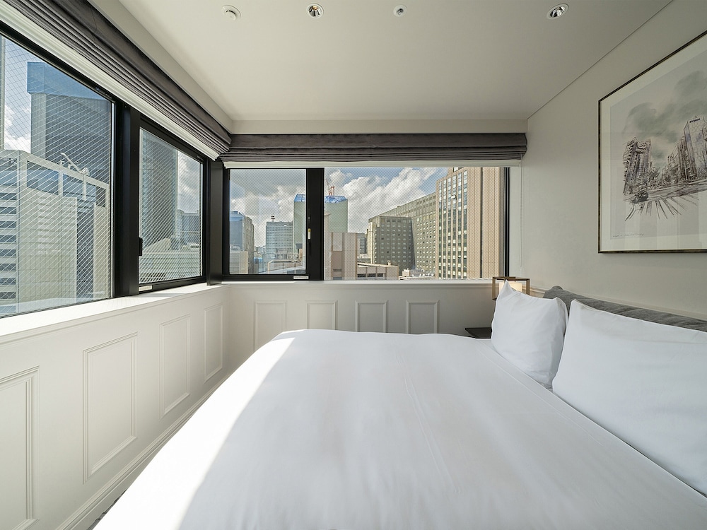 Deluxe Queen Room with Train View, Non Smoking photo 1