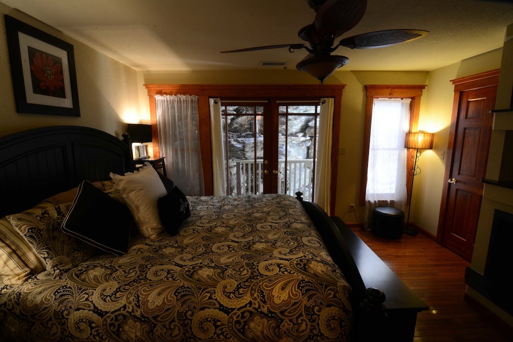 The Apartment at Briarwood Lodge