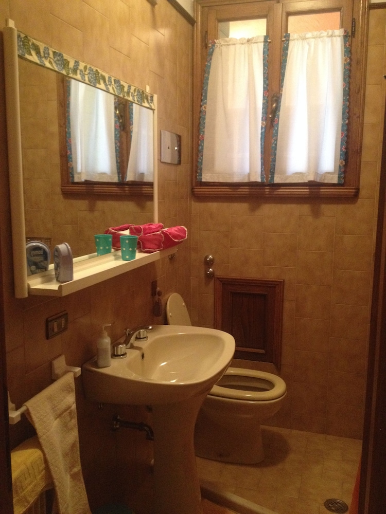 Double Room, Shared Bathroom photo 3